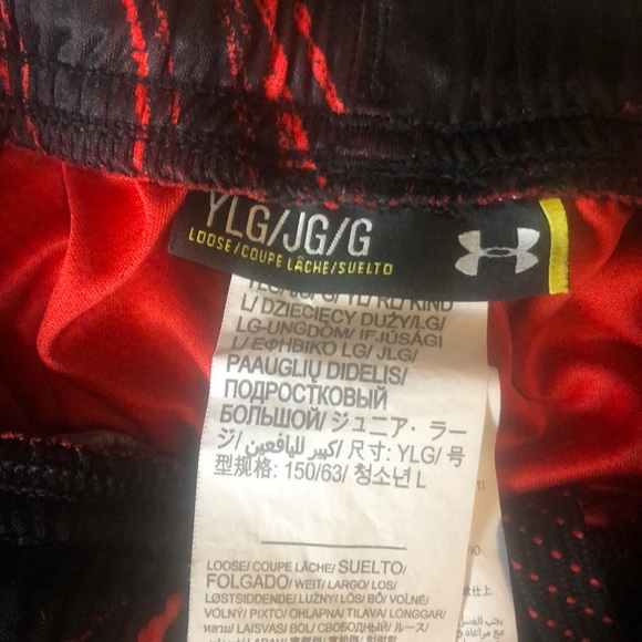 Black and red Under Armour shorts - Picture 3 of 3